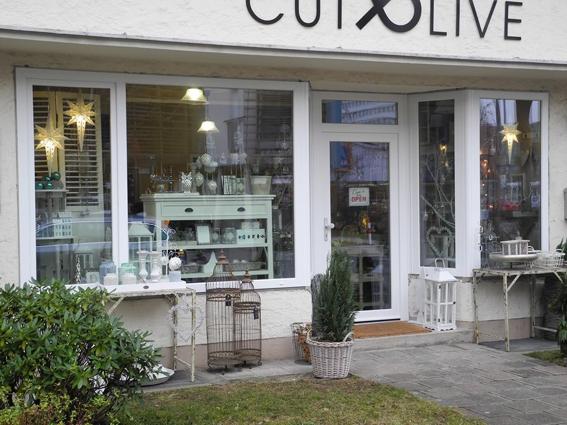 Kunststofffenster und -türen bei einem Friseur 