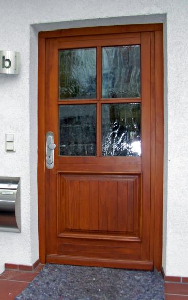 Holzhaustür mit vier Lichtausschnitten und Ausschnitt 