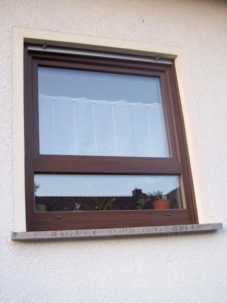 Holzfenster mit Rollladen